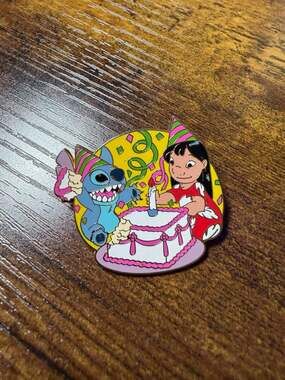 Disney Parks 2005 Lilo & Stitch Happy Birthday Cake Trading Pin